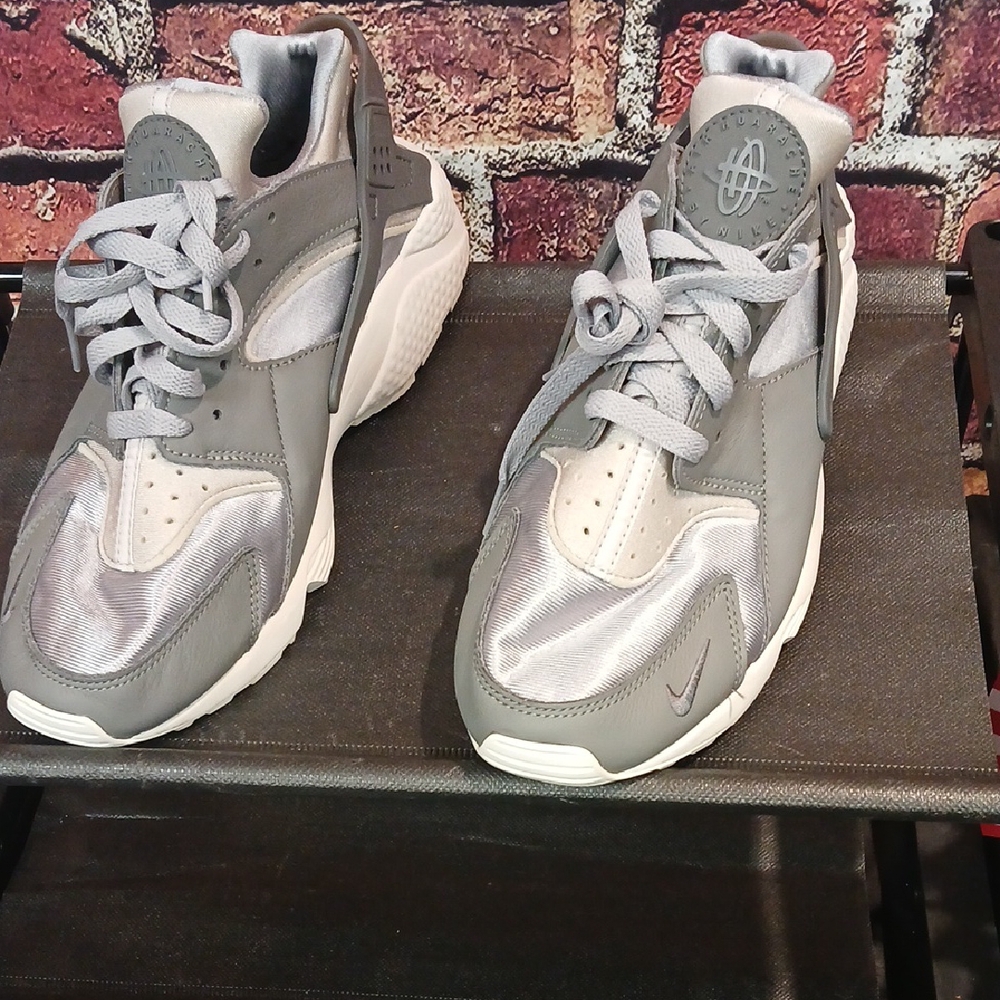 Nike Gray and White Men's Sneakers